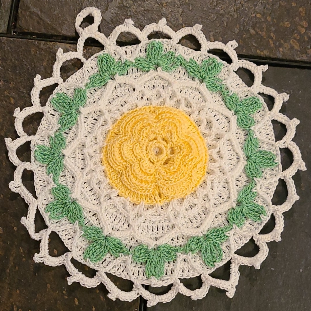NWOT set of 4 crochet doilies flower double-sided - Picture 5 of 7